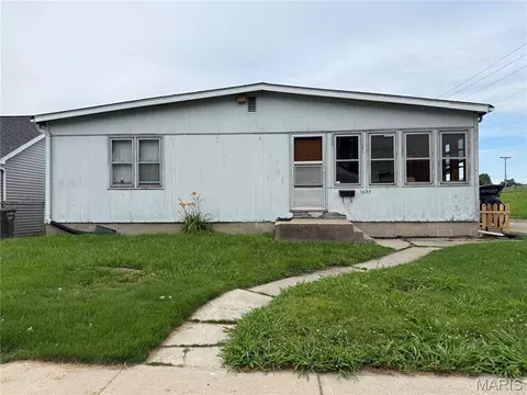 1835 Market St, Madison, IL 62060