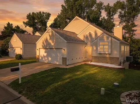 638 Cascade Lake Ct, Ballwin, MO 63021 photo 2