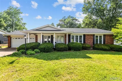 43 Club Grounds North Dr, Florissant, MO 63033