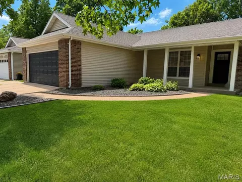 659 Foxtail Dr, Florissant, MO 63034