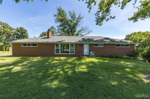 2550 Bluffwood Dr, Saint Louis, MO 63129