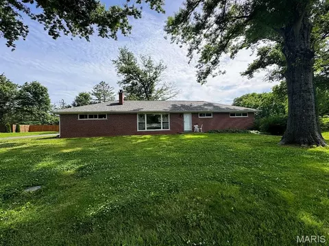 2550 Bluffwood Dr, Saint Louis, MO 63129