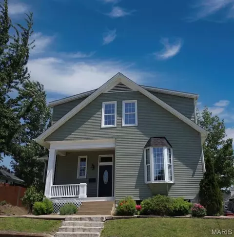 330 S 6th St, Saint Charles, MO 63301