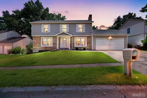15580 Parasol Dr, Chesterfield, MO 63017
