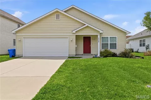 732 Charbonier Rd, Florissant, MO 63031