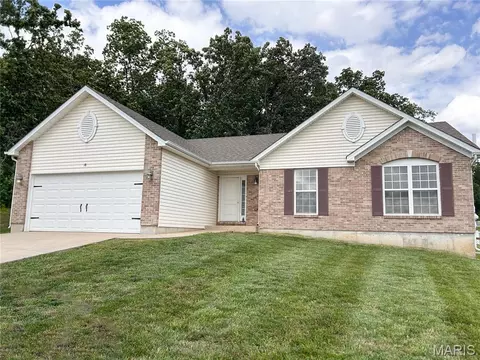 18 Lost Meadow Ct, Winfield, MO 63389