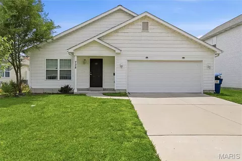 738 Charbonier Rd, Florissant, MO 63031