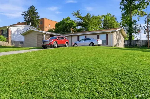 12925 Fernway Ln, Creve Coeur, MO 63141