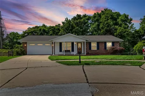 11918 Wexford Place Dr, Maryland Heights, MO 63043