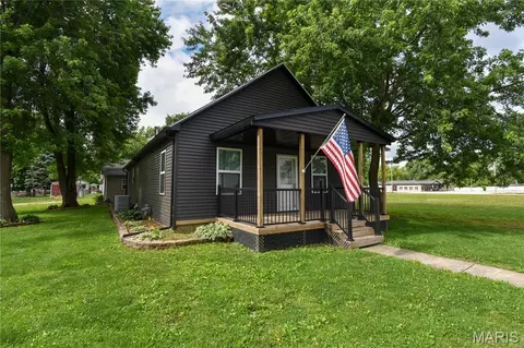 2210 Frey Ave, Hillsboro, IL 62049