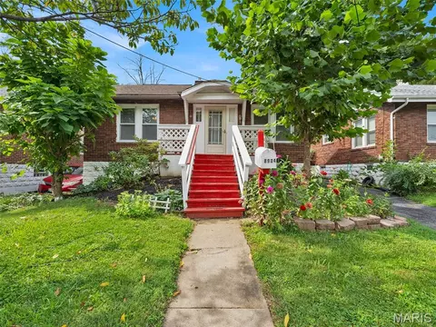 8904 Olden Ave, Saint Louis, MO 63114