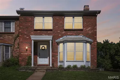 8 Coach Ct, Saint Peters, MO 63376