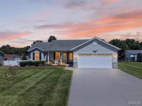 1072 Huntington Dr, Troy, MO 63379