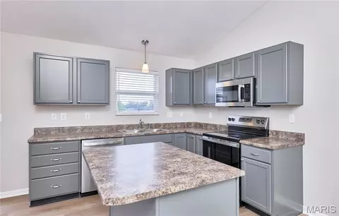 Kitchen - 10 Sugarberry Ct, Troy, MO 63379 photo 3 of 4