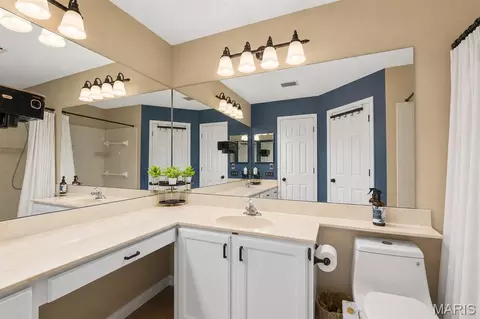 Bath - 704 Hemingway Ln #E, Weldon Spring, MO 63304 photo 2 of 4