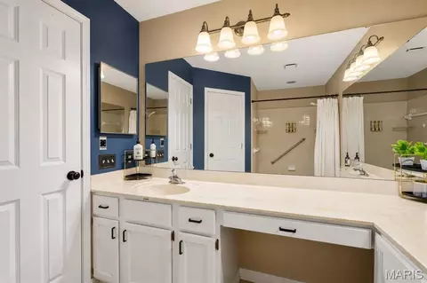 Bath - 704 Hemingway Ln #E, Weldon Spring, MO 63304 photo 3 of 4