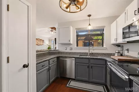 Kitchen - 704 Hemingway Ln #E, Weldon Spring, MO 63304 photo 3 of 4