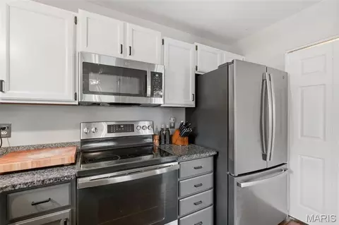Kitchen - 704 Hemingway Ln #E, Weldon Spring, MO 63304 photo 4 of 4