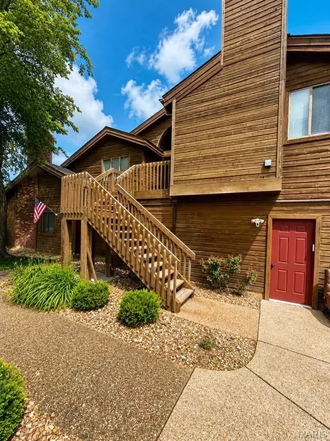 704 Hemingway Ln #E, Weldon Spring, MO 63304