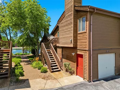 704 Hemingway Ln #E, Weldon Spring, MO 63304