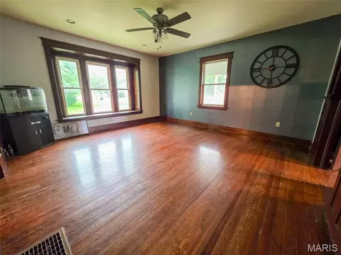 Living - 306 E Main St, Teutopolis, IL 62467 photo 4 of 5