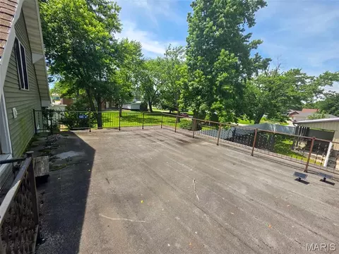 Exterior - 306 E Main St, Teutopolis, IL 62467 photo 2 of 7