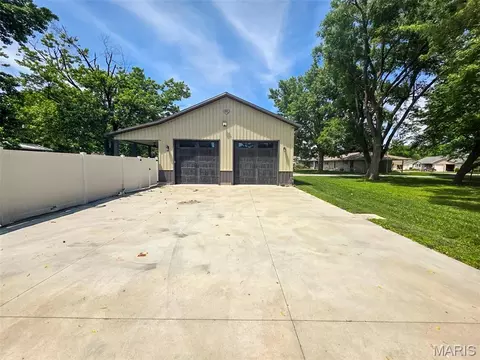 Exterior - 306 E Main St, Teutopolis, IL 62467 photo 3 of 7