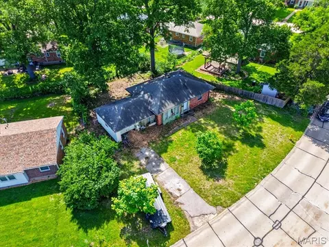 711 Chopin Dr, Kirkwood, MO 63122