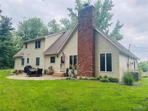 Exterior - 4141 Windmere Dr, Hannibal, MO 63401 photo 3 of 11