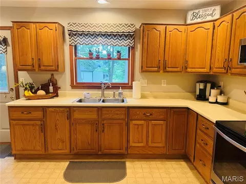 Kitchen - 4141 Windmere Dr, Hannibal, MO 63401 photo 5 of 5