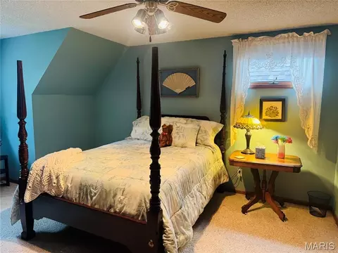 Bedroom - 4141 Windmere Dr, Hannibal, MO 63401 photo 4 of 11