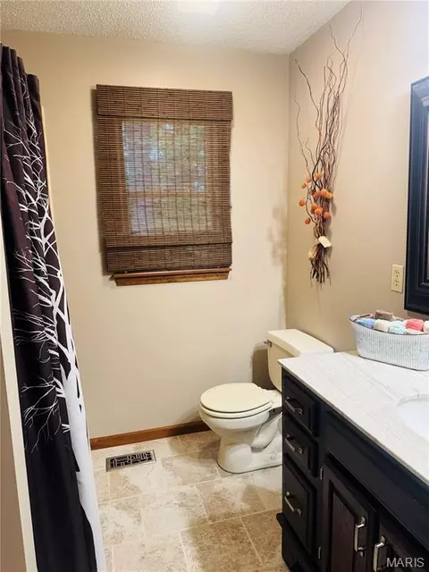 Bath - 4141 Windmere Dr, Hannibal, MO 63401 photo 7 of 7