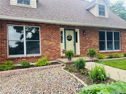 Exterior - 4141 Windmere Dr, Hannibal, MO 63401 photo 2 of 11