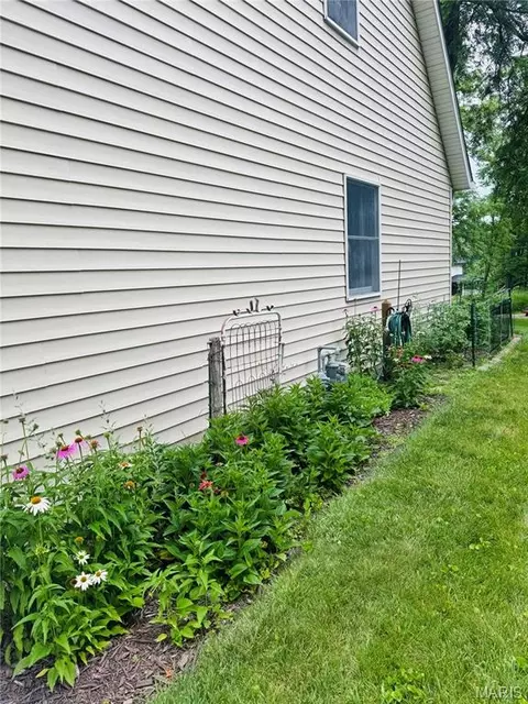 Exterior - 4141 Windmere Dr, Hannibal, MO 63401 photo 9 of 11