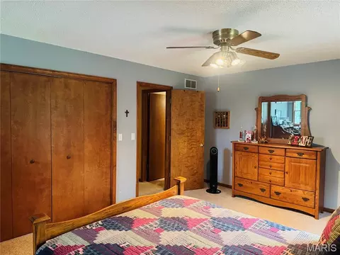 Bedroom - 4141 Windmere Dr, Hannibal, MO 63401 photo 9 of 11