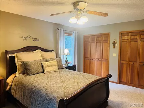 Bedroom - 4141 Windmere Dr, Hannibal, MO 63401 photo 2 of 11