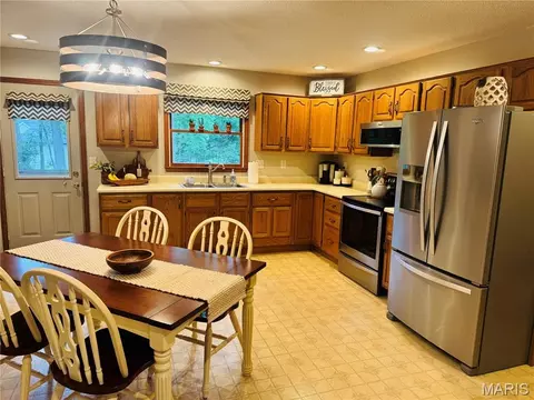 Kitchen - 4141 Windmere Dr, Hannibal, MO 63401 photo 2 of 5