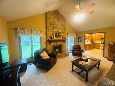 Living - 4141 Windmere Dr, Hannibal, MO 63401 photo 2 of 5