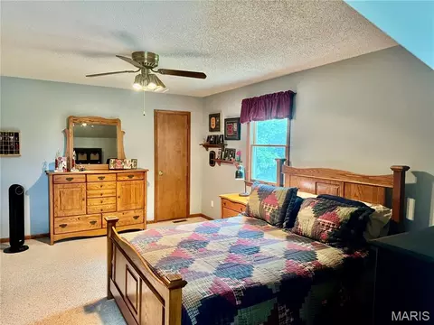 Bedroom - 4141 Windmere Dr, Hannibal, MO 63401 photo 8 of 11