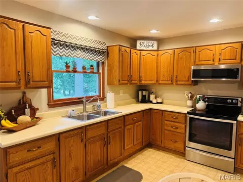 Kitchen - 4141 Windmere Dr, Hannibal, MO 63401 photo 1 of 5