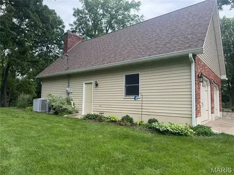 Exterior - 4141 Windmere Dr, Hannibal, MO 63401 photo 8 of 11