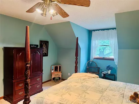 Bedroom - 4141 Windmere Dr, Hannibal, MO 63401 photo 6 of 11