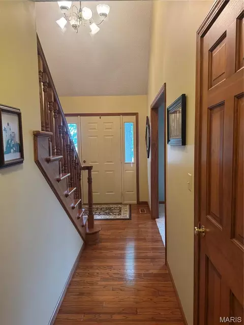 Entry Way - 4141 Windmere Dr, Hannibal, MO 63401 photo 2 of 4