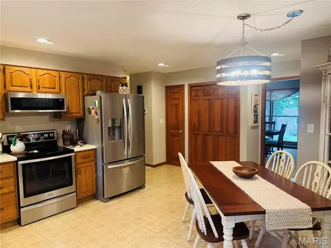 Kitchen - 4141 Windmere Dr, Hannibal, MO 63401 photo 3 of 5