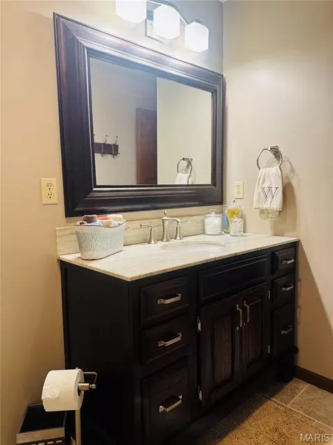 Bath - 4141 Windmere Dr, Hannibal, MO 63401 photo 6 of 7