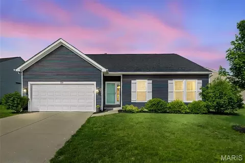 545 Crystal Stream Dr, Wentzville, MO 63385