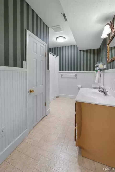 Bath - 209 Tolbert Dr, Jackson, MO 63755 photo 3 of 3
