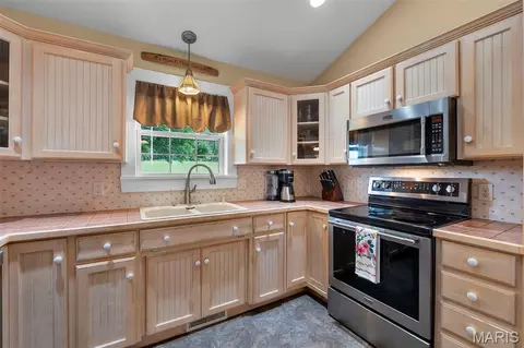Kitchen - 209 Tolbert Dr, Jackson, MO 63755 photo 2 of 3