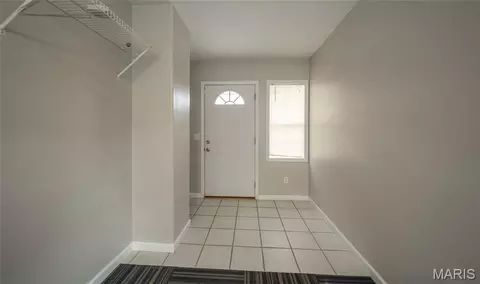Entry Way - 522 Highway Ff, Bourbon, MO 65441 photo 4 of 4