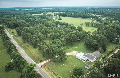 522 Highway Ff, Bourbon, MO 65441